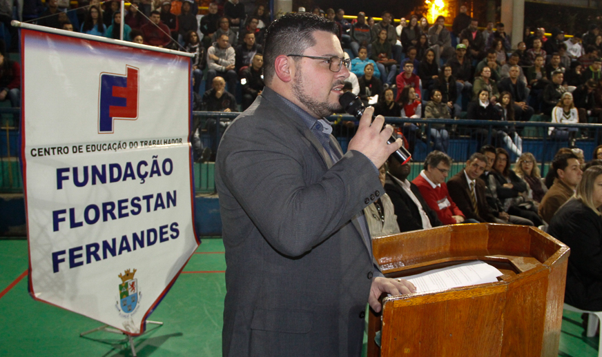 Paulo Fares, diretor-presidente da Fundação Florestan Fernandes, durante discurso na aula inaugural do segundo semestre 2018