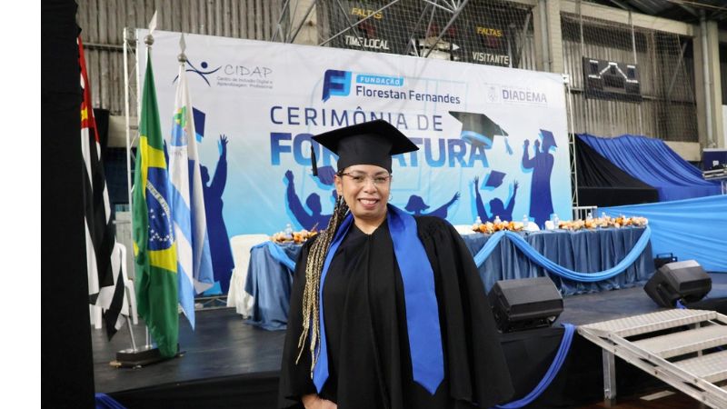 Alunos da Fundação Florestan Fernandes em formatura dos cursos profissionalizantes gratuitos em Diadema, no Clube Mané Garrincha